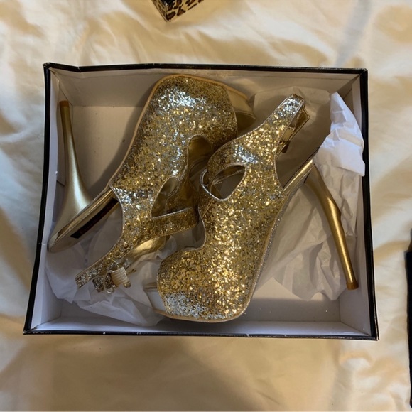 Sequin heels NEVER WORN - Picture 4 of 4